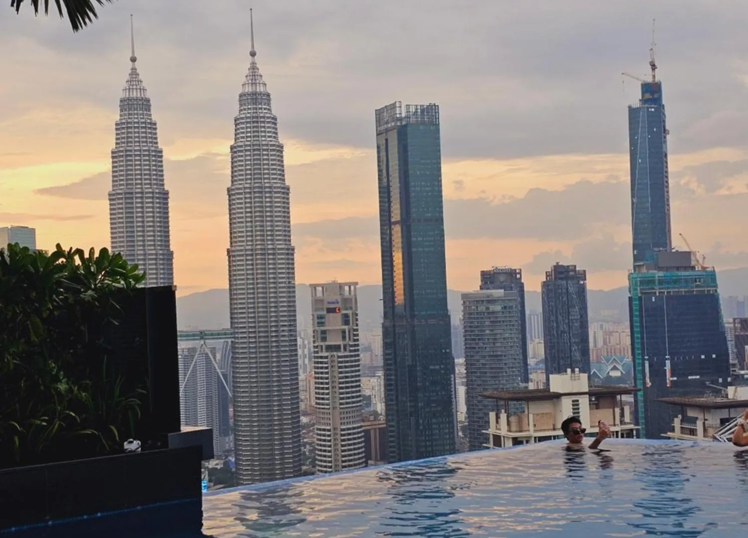 Crystal Service Suite At Eaton Klcc 쿠알라룸푸르 0*,