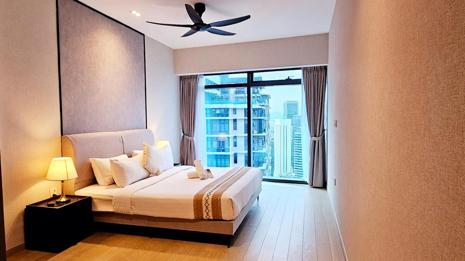 아파트 Crystal Service Suite At Eaton Klcc 쿠알라룸푸르 말레이시아