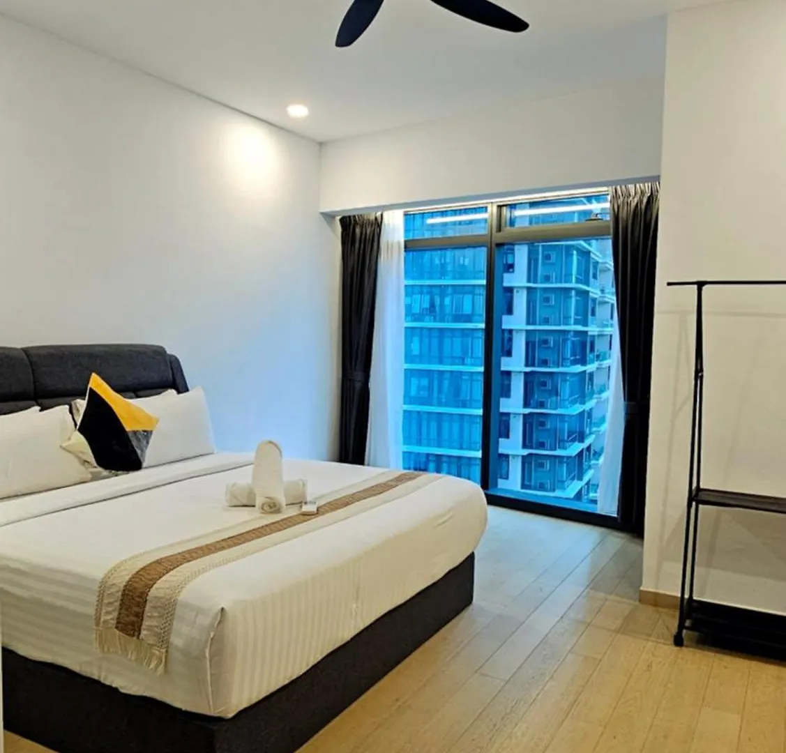 Crystal Service Suite At Eaton Klcc 쿠알라룸푸르 0*,