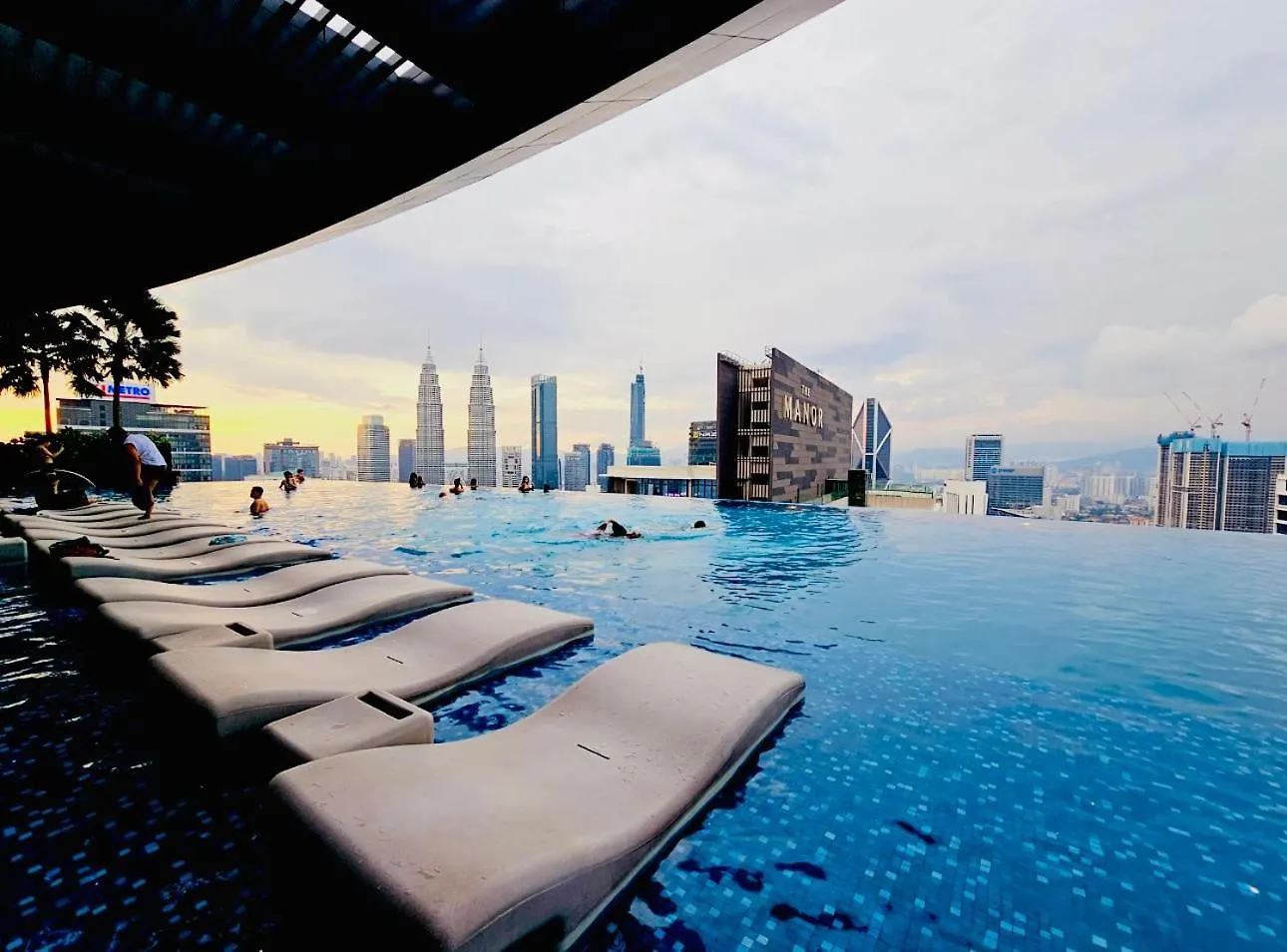 Crystal Service Suite At Eaton Klcc 쿠알라룸푸르